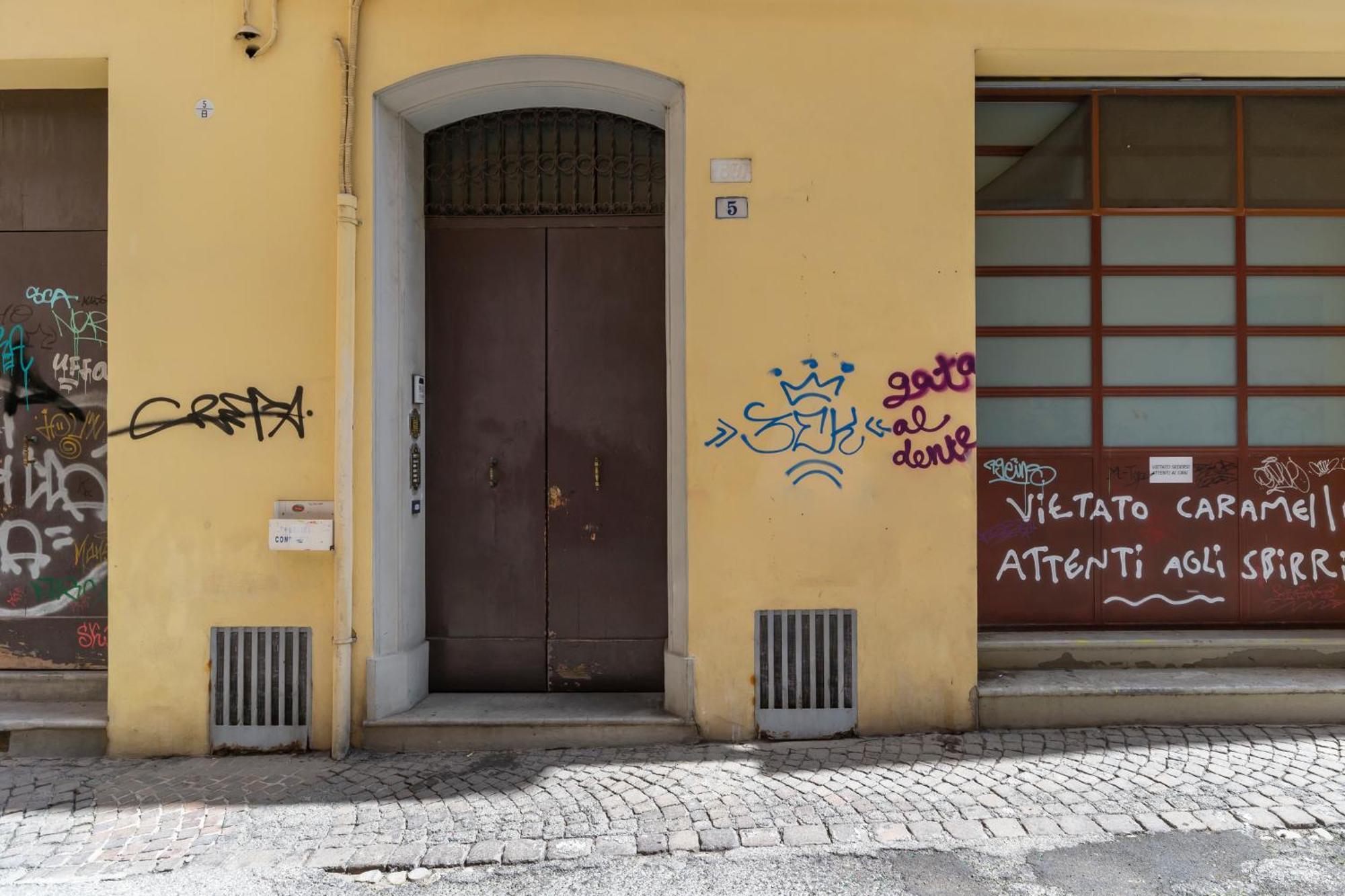 Apartment Amos - 5 Minutes From Piazza Maggiore Bolonya Dış mekan fotoğraf